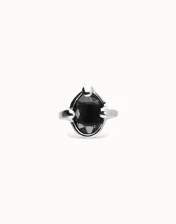 Anillo bañado en plata con cristal facetado ovalado negro