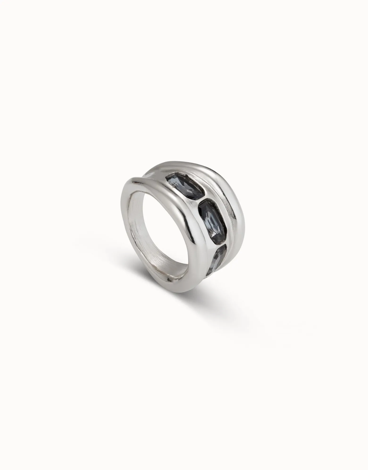 Anillo bañado en plata de ley y 3 cristales grises