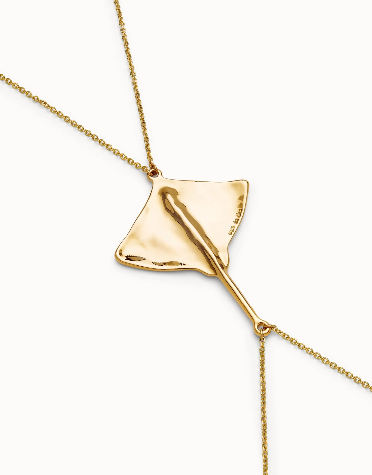 Colgante de cadena para cuerpo bañado en oro de 18k con mantarraya