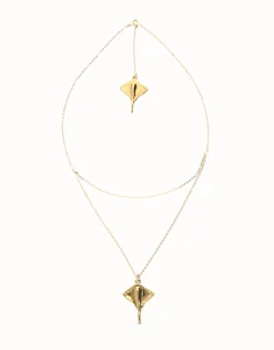 Colgante doble bañado en oro 18k con mantarraya