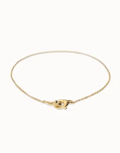 Collar bañado en oro 18k con detalle de mosquetón entrelazado