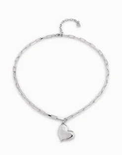 Collar corto bañado en plata de ley, cadena de eslabones medianos y corazón mediano