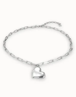 Collar corto bañado en plata de ley, cadena de eslabones medianos y corazón mediano
