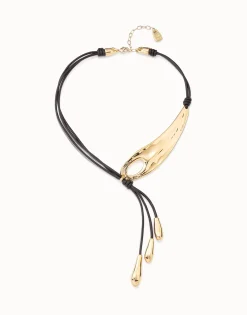Collar corto de latigo ajustable con ala de libelula bañado en oro de 18k y 3 flecos con gotas