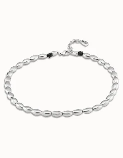 Collar de cuentas ovaladas bañadas en plata de ley.