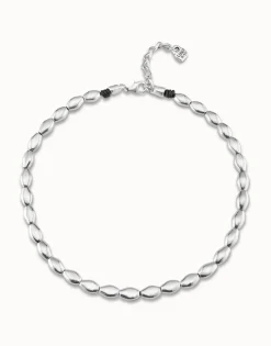 Collar de cuentas ovaladas bañadas en plata de ley.