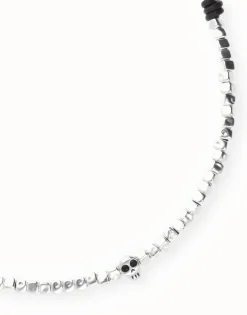 Collar de cuero y cuentas con detalle de calavera
