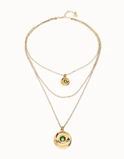 Collar triple bañado en oro 18k con charms de ojo y cristal facetado verde