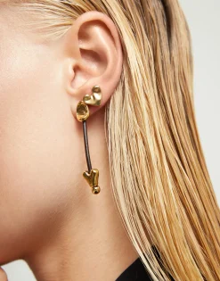 Pendientes largos con cuero y corazones bañados en oro 18k