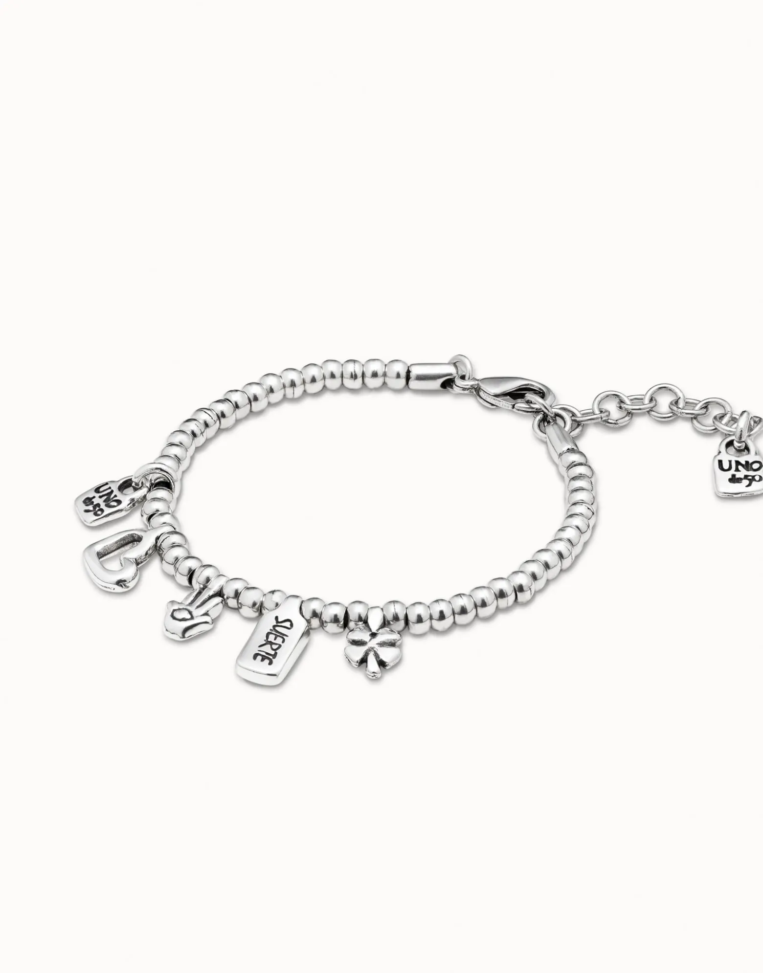 Pulsera bañada en plata de ley con charm corazón, trébol y mano
