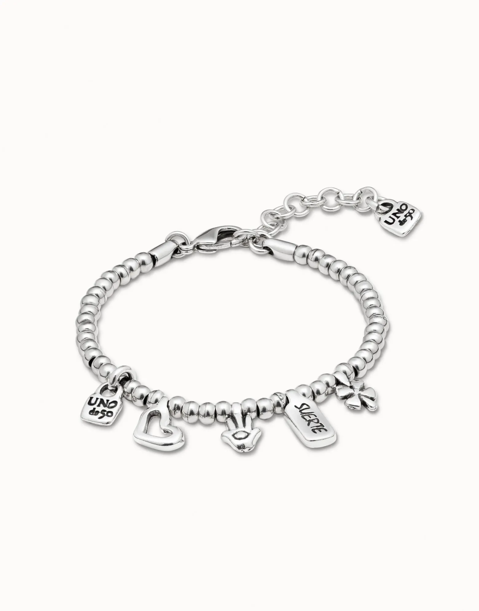 Pulsera bañada en plata de ley con charm corazón, trébol y mano