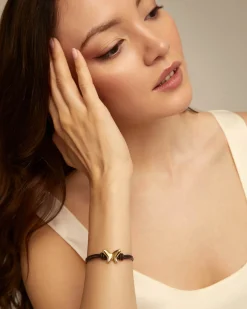 Pulsera con tiras de cuero bañada en oro 18K