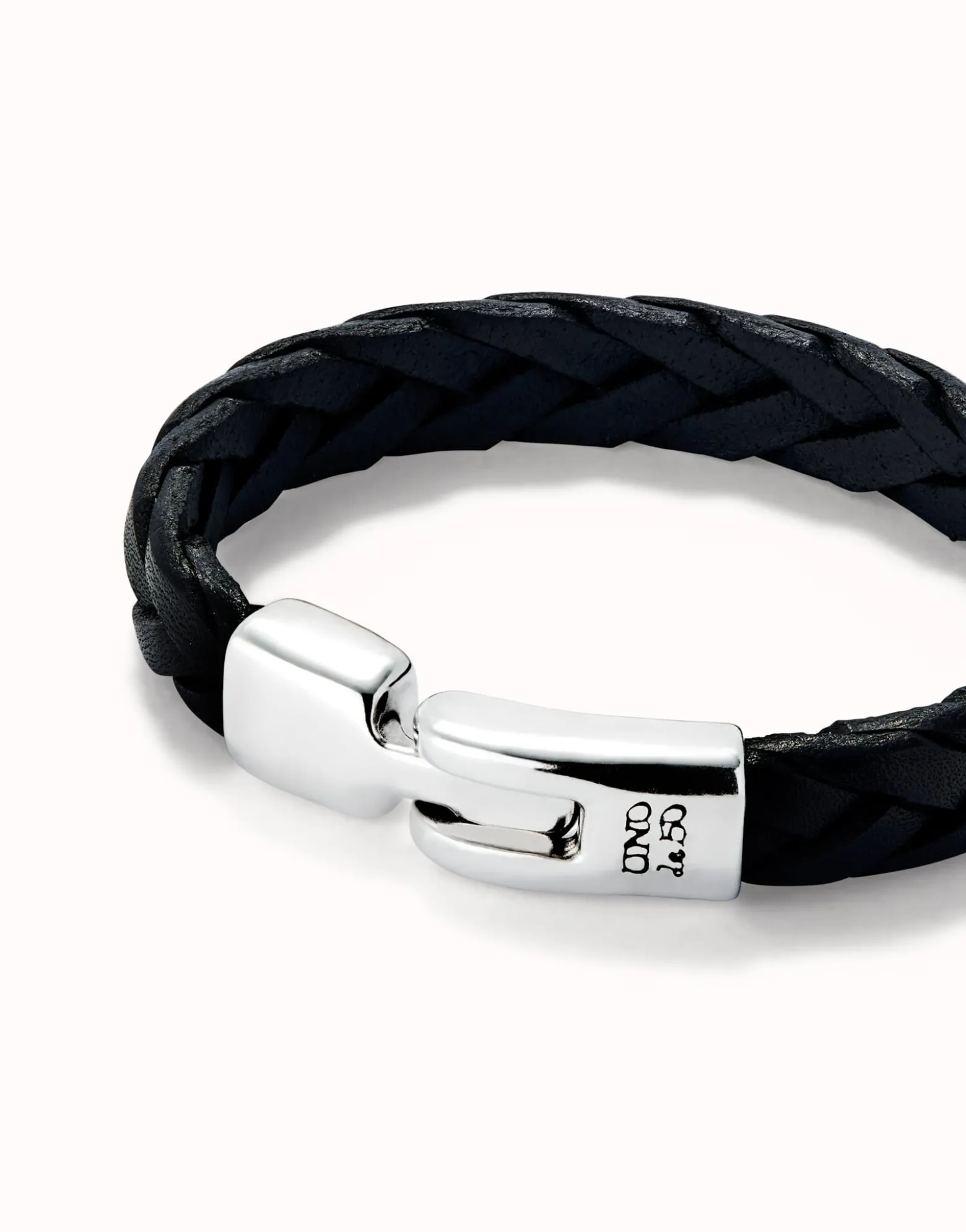 Pulsera cuero trenzada color negro bañada en plata de ley