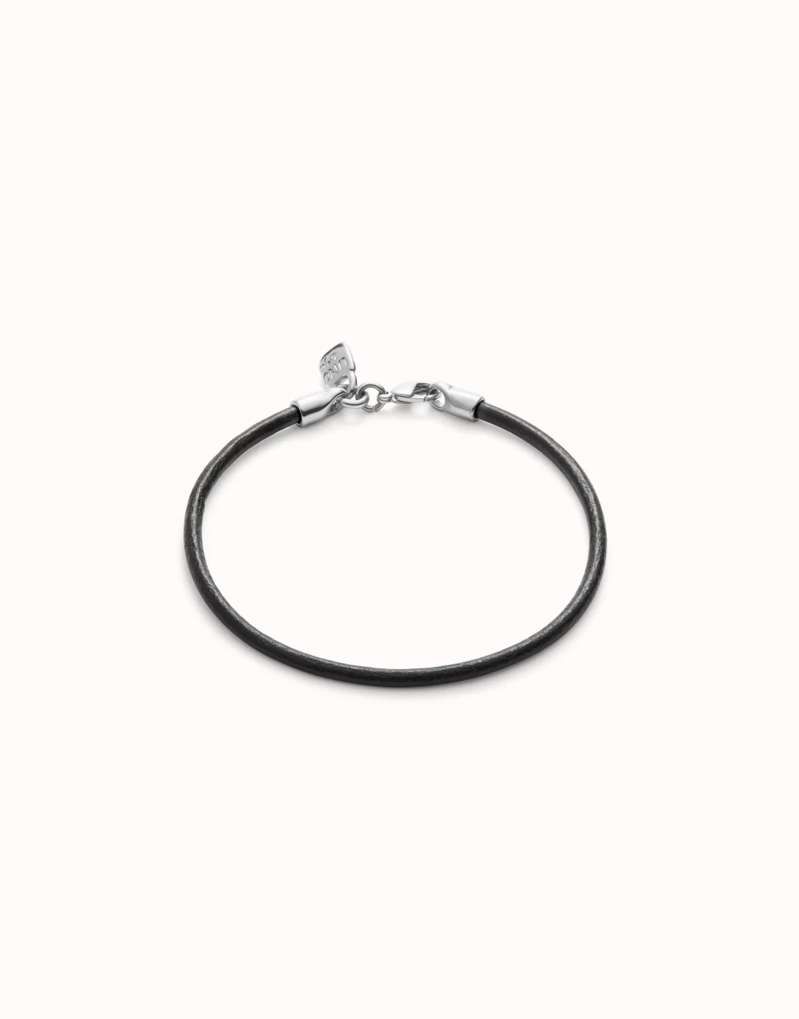 Pulsera de cuero cierre bañado en plata de ley.