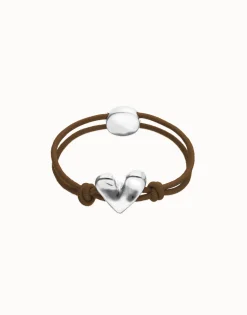 Pulsera de hilo elástico marrón con corazón bañado en plata de ley