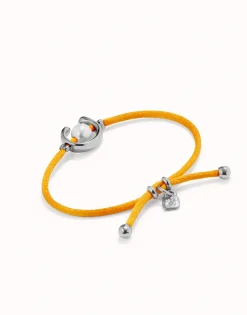 Pulsera de hilo naranja con perla shell fornitura bañada en oro 18k.