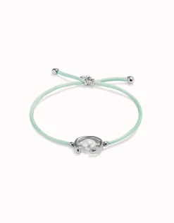 Pulsera de hilo verde azulado con perla shell fornitura bañada en plata de ley.